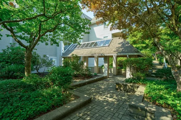 Burnaby, BC V5J 1T2,5375 Victory ST #307