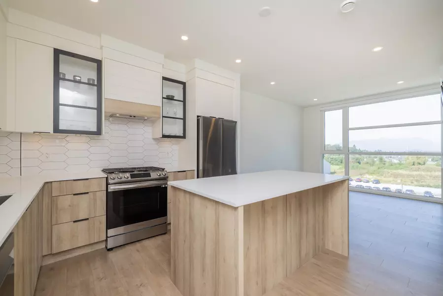 20614 80 AVE #407, Langley, BC V2Y 3W7