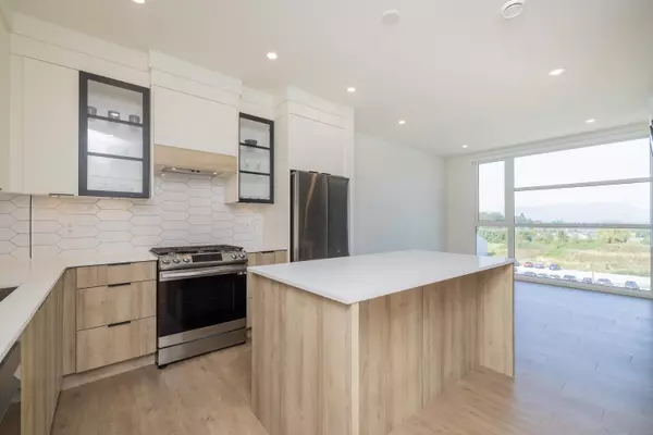 20614 80 AVE #407, Langley, BC V2Y 3W7