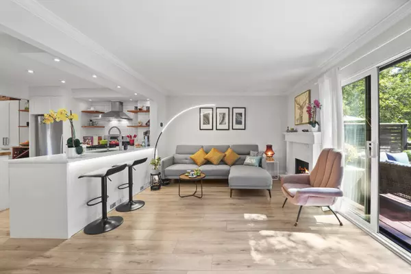 North Vancouver, BC V7J 3M5,1910 Cedar Village CRES #49