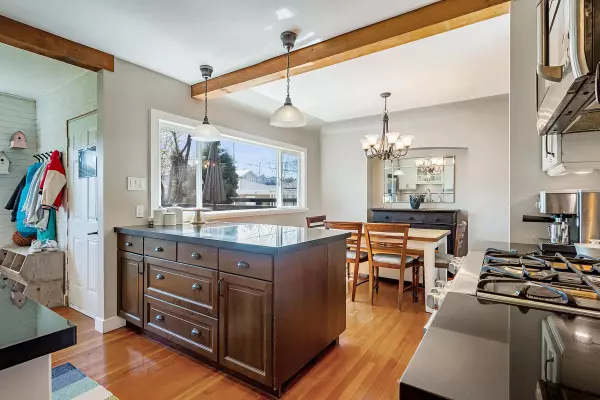 Burnaby, BC V5C 1J7,4046 Eton ST