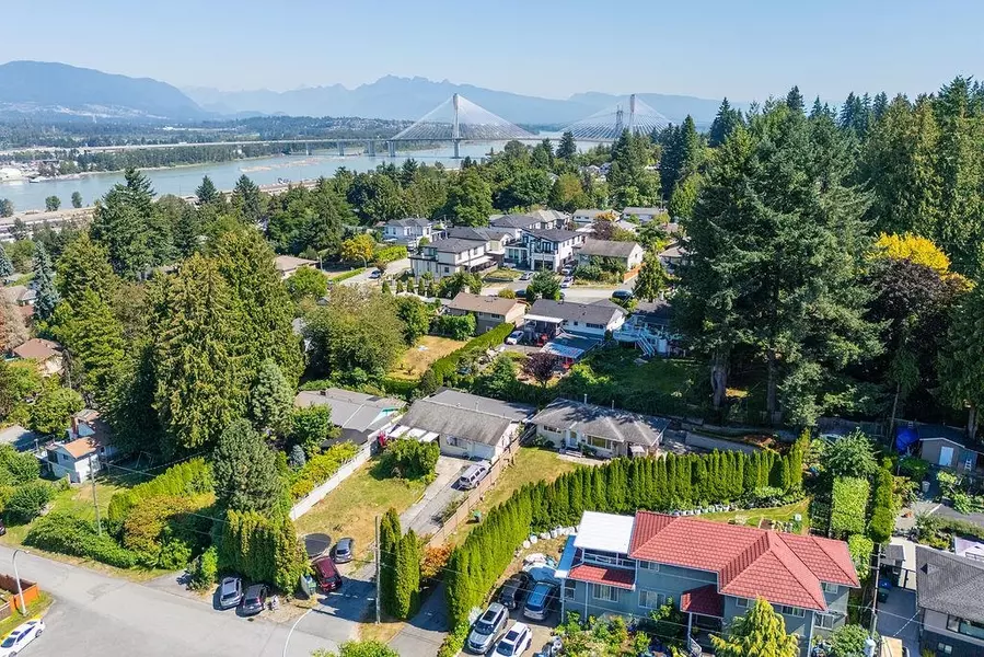 11458 139 ST, Surrey, BC V3R 3E3