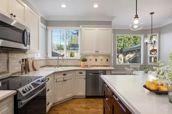 White Rock, BC V4B 2Z6,14027 Blackburn AVE