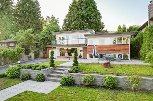 West Vancouver, BC V7V 2C8,1555 Lawson AVE