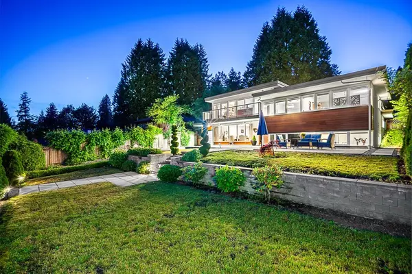 West Vancouver, BC V7V 2C8,1555 Lawson AVE