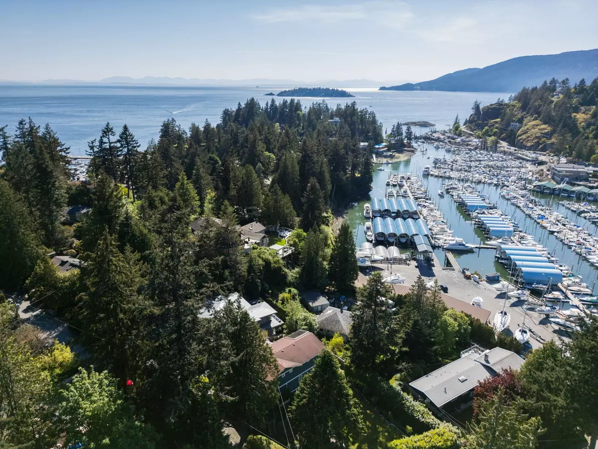 West Vancouver, BC V7W 1R3,5755 Telegraph TRL