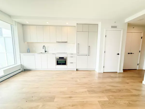 Surrey, BC V3T 1N7,13685 102 AVE #1810