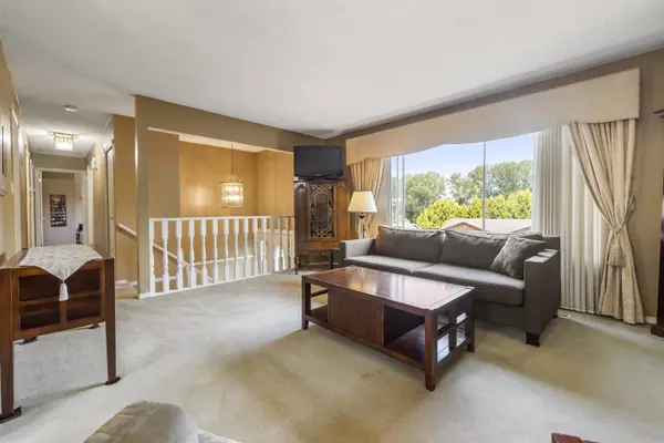 Surrey, BC V3R 6T2,13512 Crestview DR
