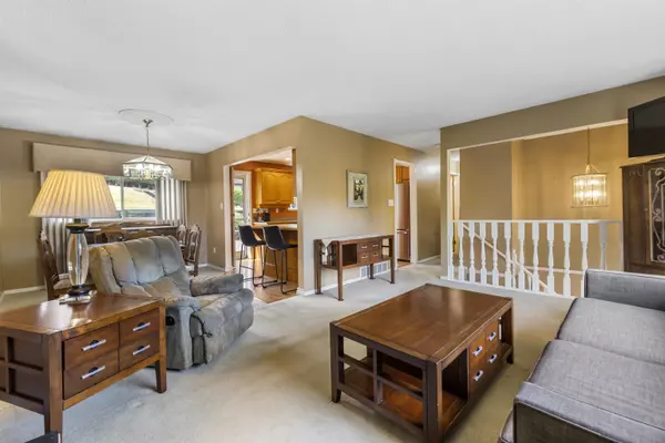 Surrey, BC V3R 6T2,13512 Crestview DR