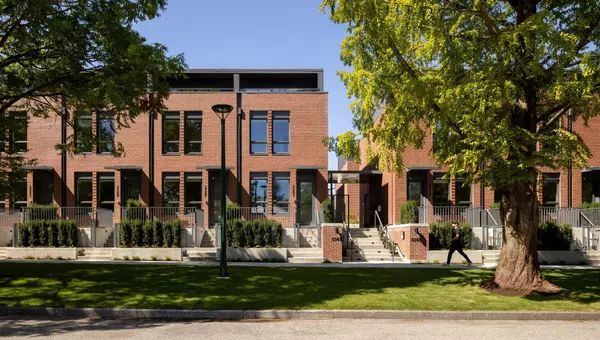 Vancouver, BC V5Z 3S2,5381 Willow ST #104