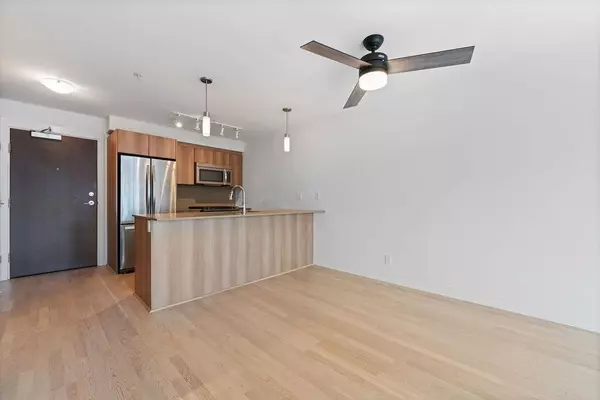 Burnaby, BC V3N 0E6,7058 14th AVE #325