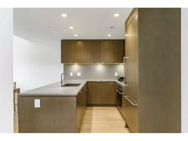 North Vancouver, BC V7L 0E4,112 E 13th ST #1401