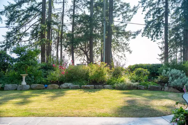 1590 Ocean Beach Esplanade Gibsons, BC V0N 1V5