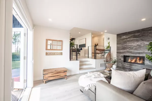 1590 Ocean Beach Esplanade Gibsons, BC V0N 1V5