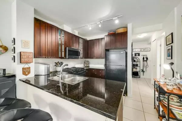 North Vancouver, BC V7M 3P2,170 W 1st Street #203