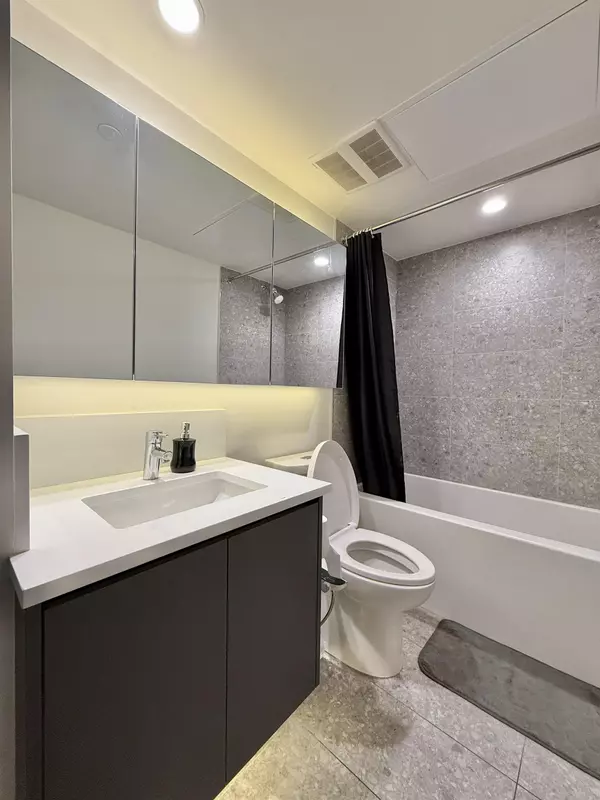 Surrey, BC V3T 0V4,10750 135a ST #1802