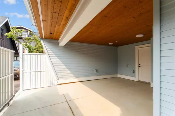 1926 William ST, Vancouver, BC V5L 2R8