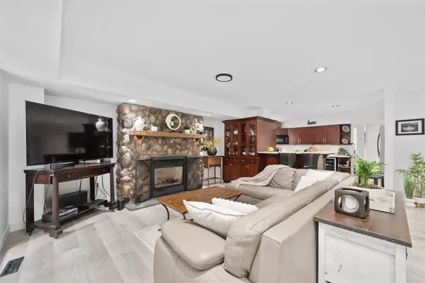 Maple Ridge, BC V2X 4J3,22186 124th AVE