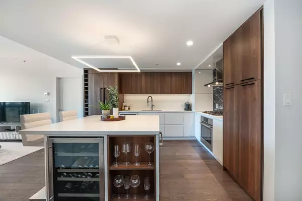 White Rock, BC V4B 4L9,1526 Finlay ST #707