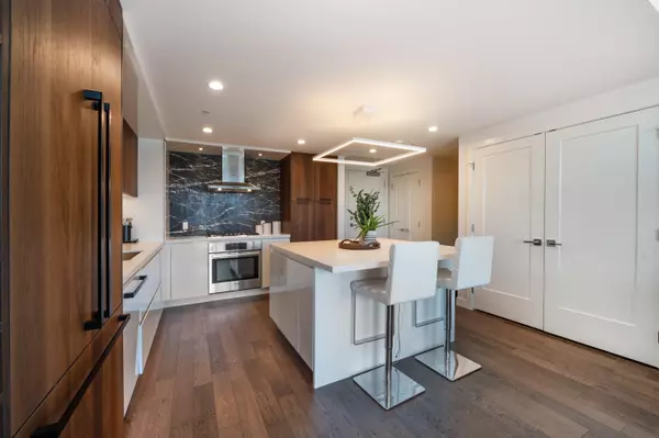 White Rock, BC V4B 4L9,1526 Finlay ST #707