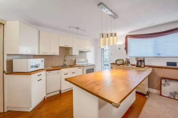 Coquitlam, BC V3E 3N7,3051 Sienna CT