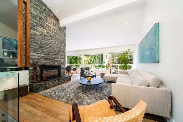 West Vancouver, BC V7V 3J6,3985 Bayridge AVE