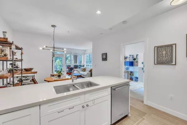 Burnaby, BC V3J 0G8,3399 Noel DR #306