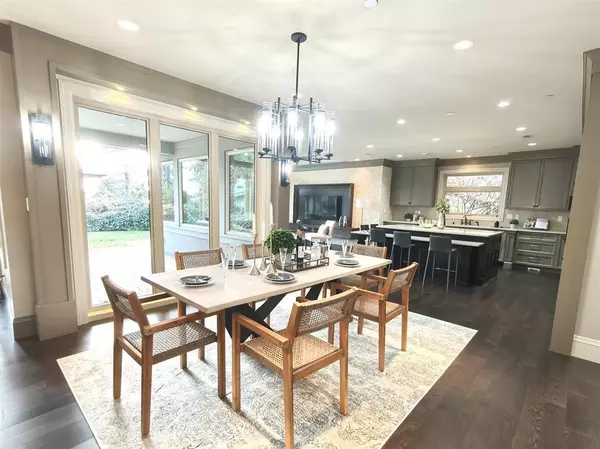 West Vancouver, BC V7V 1L4,2566 Marine DR