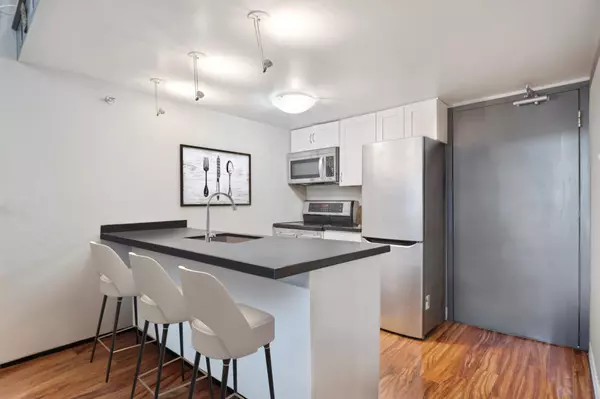 Vancouver, BC V6A 4H3,1 E Cordova ST #508