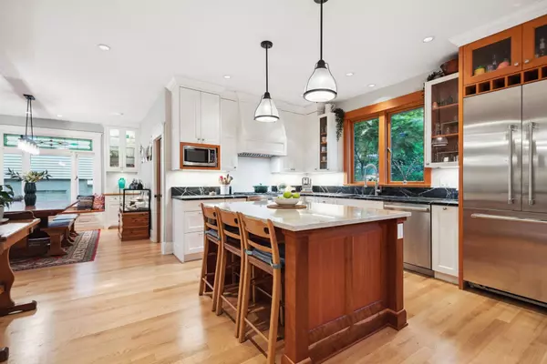 North Vancouver, BC V7L 1L9,346 E 5th ST