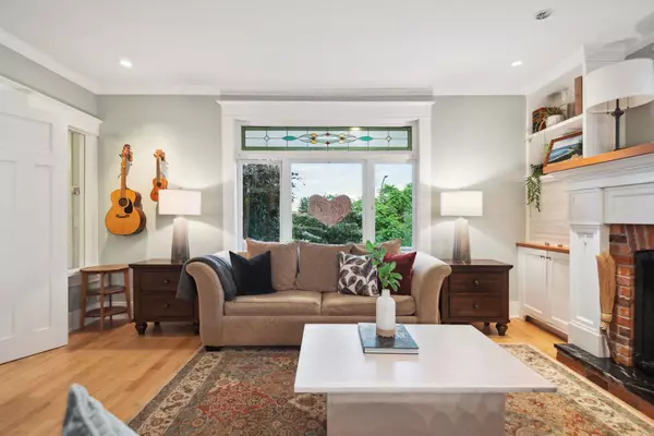 North Vancouver, BC V7L 1L9,346 E 5th ST