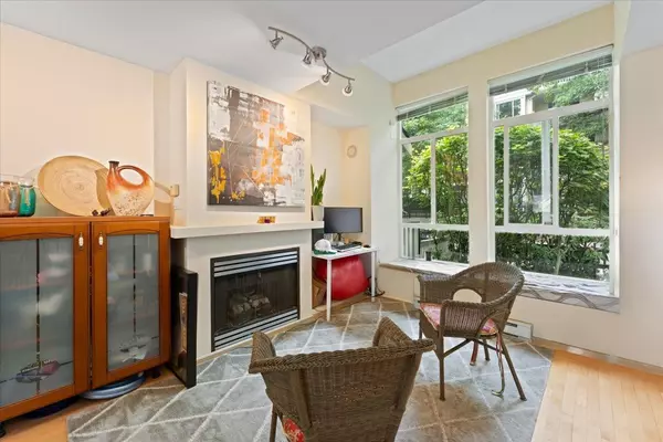 Burnaby, BC V5E 4K9,6878 Village GN