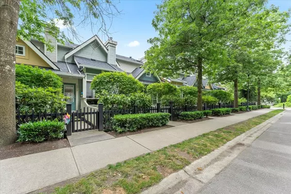 Burnaby, BC V5E 4K9,6878 Village GN