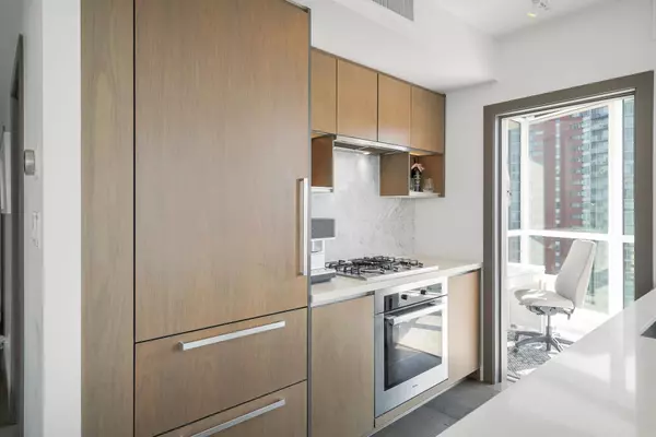 Vancouver, BC V6B 0P4,68 Smithe ST #1509