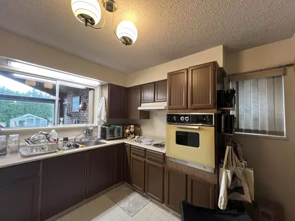 Burnaby, BC V3N 2M8,7290 11th AVE