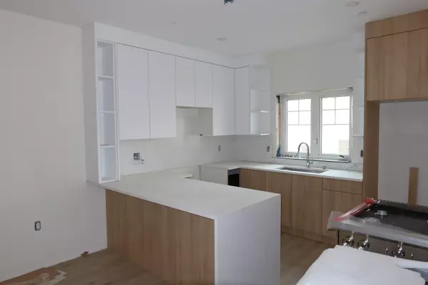 Vancouver, BC V6P 2J4,970 Park DR