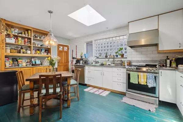 Vancouver, BC V5M 2Y2,2884 E 22nd AVE