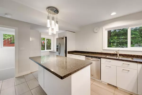 North Vancouver, BC V7N 4E4,271 Montroyal BLVD