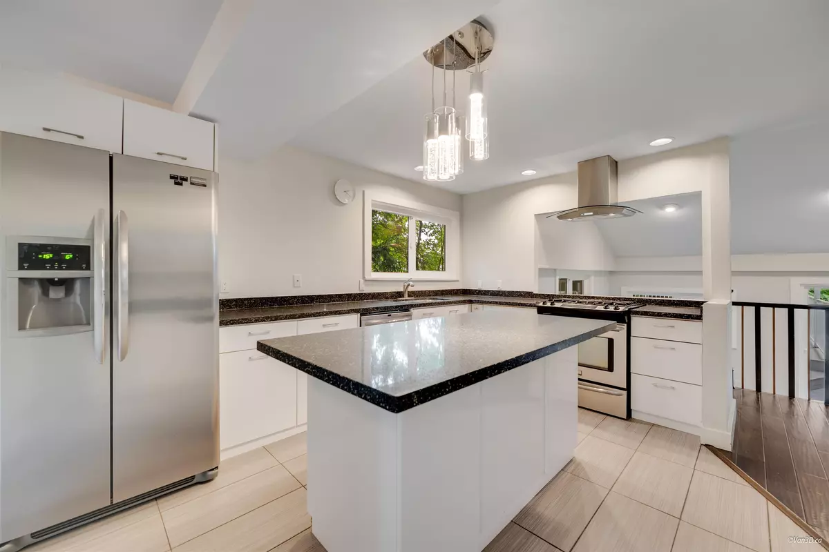 North Vancouver, BC V7N 4E4,271 Montroyal BLVD