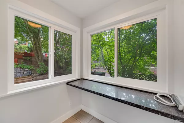 North Vancouver, BC V7N 4E4,271 Montroyal BLVD