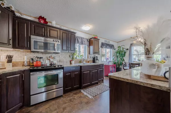 Surrey, BC V3W 6E1,8220 King George BLVD #19