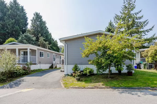 Surrey, BC V3W 6E1,8220 King George BLVD #19