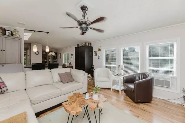 1413 Sunshine Coast HWY #83 Gibsons, BC V0N 1V5