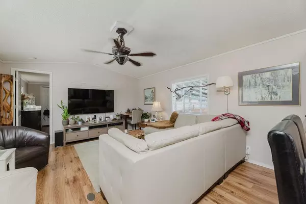1413 Sunshine Coast HWY #83 Gibsons, BC V0N 1V5