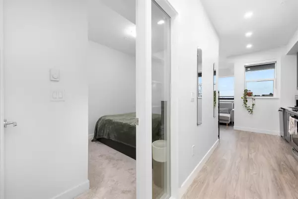 Surrey, BC V4N 1M9,18811 72 AVE #305