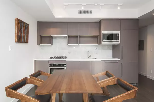 Vancouver, BC V6B 0P3,68 Smithe Street #1026