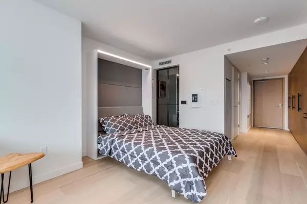 1289 Hornby Street #2306 Vancouver, BC V6Z 0G7