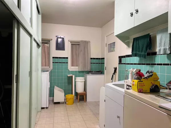 Port Coquitlam, BC V3B 4C2,3047 Oxford ST