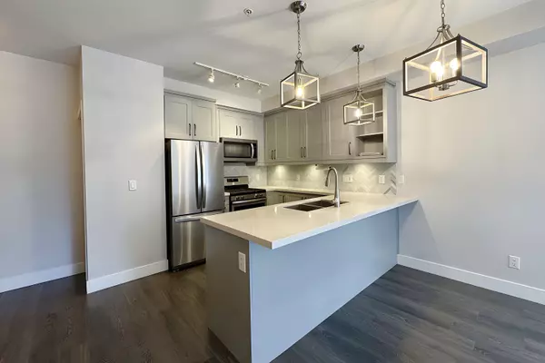 Surrey, BC V4P 0G7,14605 Mcdougall DR #101