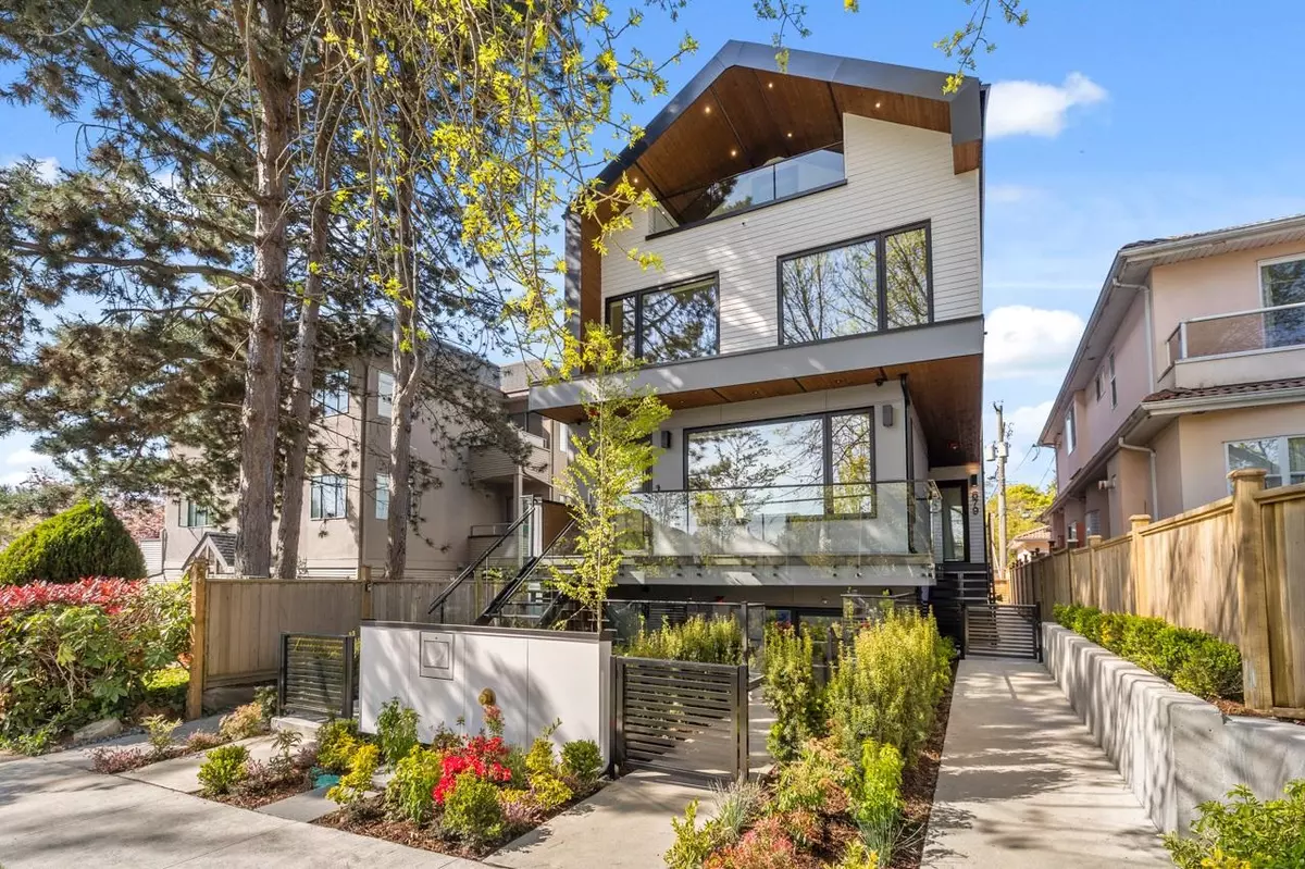 Vancouver, BC V5Z 1V9,679 W 18th AVE